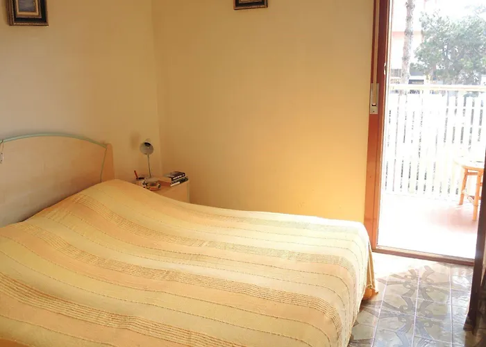 Apartment Family Steps From Pluto *