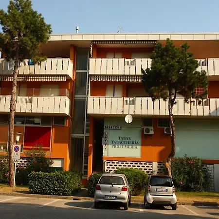 Family Steps From Pluto Appartement Bibione