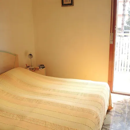 Daire Family Steps From Pluto *