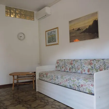 Апартаменти Family Steps From Pluto