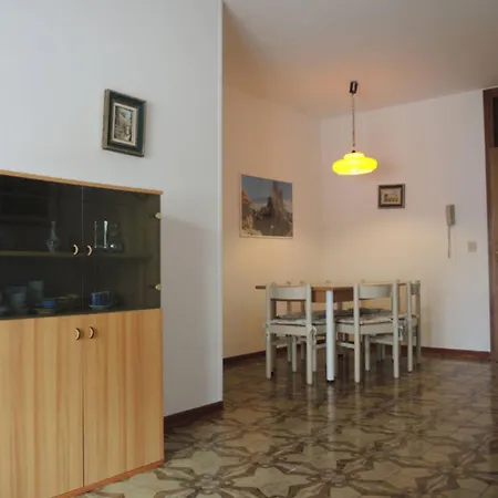 Апартаменти Family Steps From Pluto *