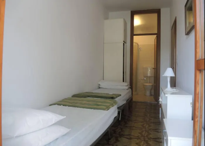 Family Steps From Pluto Апартаменти *